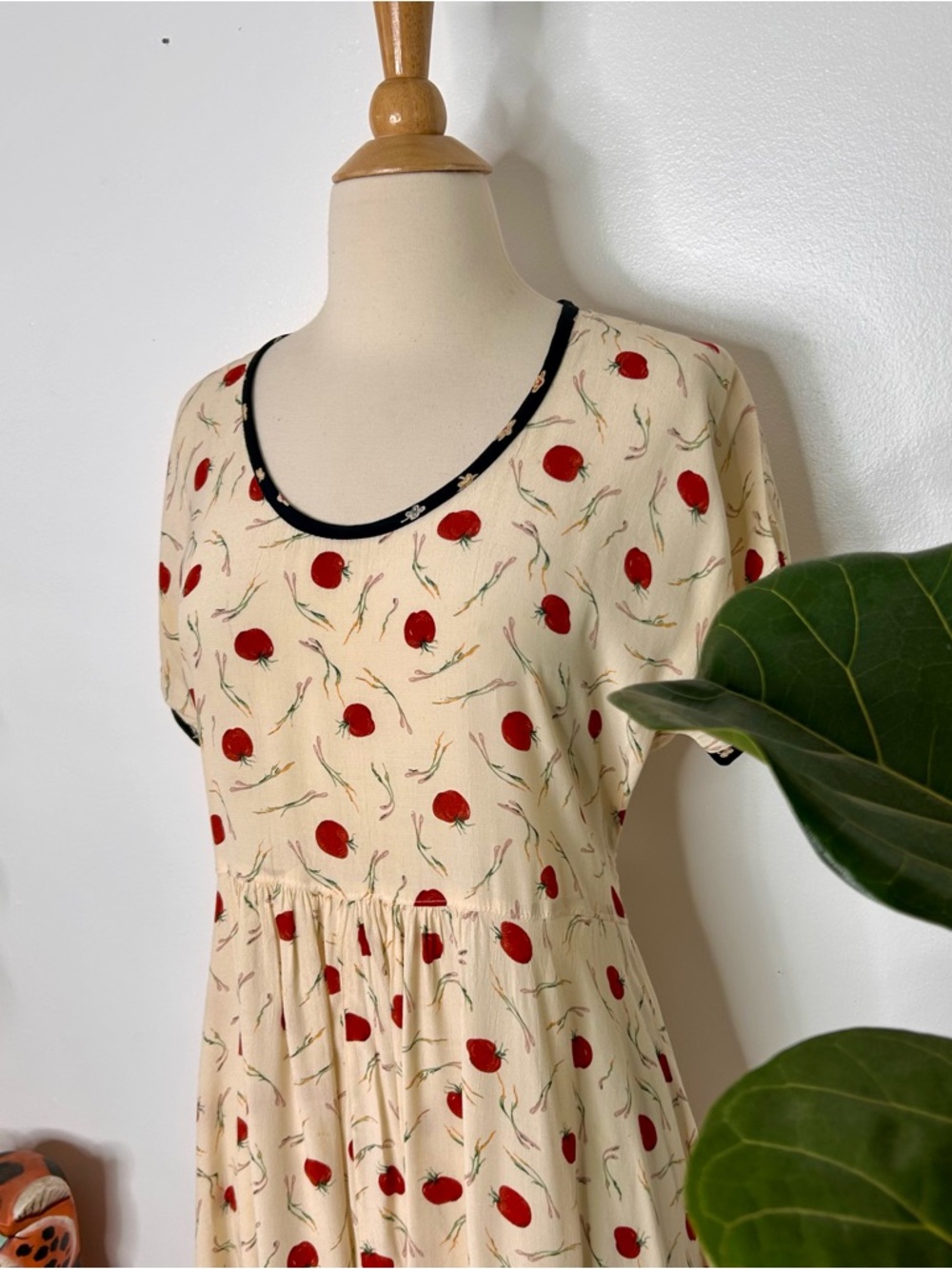 Vintage Zoe California tomato and chive print midi dress - Picture 3 of 6